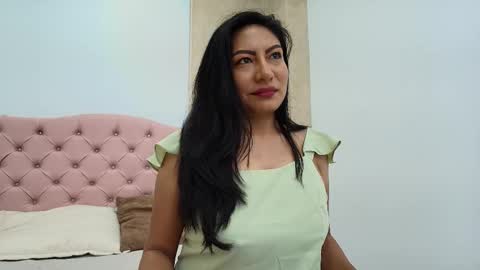 Snapshot of isis_choi chatting on 28, 11, 2025 Isis Choi online show from 28, 11, 2025