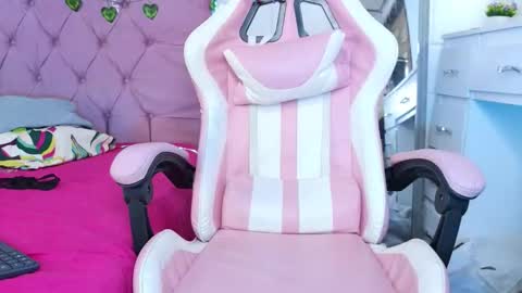 Isla Rosee18 online show from 27, 10, 2025