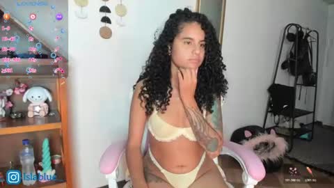 Snapshot of islaa_bluee chatting on 21, 7, 2026 Isla Blue online show from 21, 7, 2026
