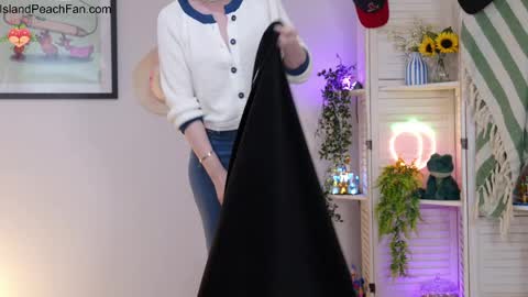 Lou  Peaches online show from 4, 4, 2026