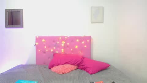 Snapshot of issa_kitty chatting on 5, 2, 2025 issa_kitty online show from 5, 2, 2025