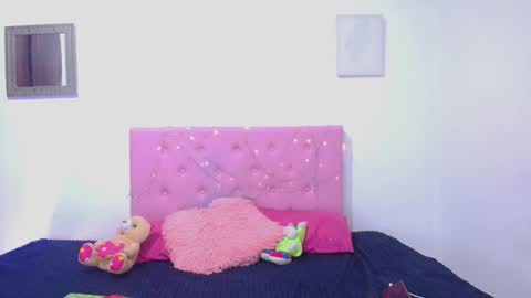 Snapshot of issa_kitty chatting on 19, 2, 2025 issa_kitty online show from 19, 2, 2025