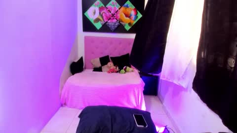 Snapshot of issa_kitty chatting on 21, 11, 2025 issa_kitty online show from 21, 11, 2025