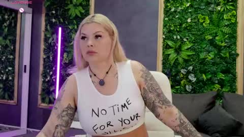 Snapshot of issaa20 chatting on 10, 6, 2026 Alisa online show from 10, 6, 2026