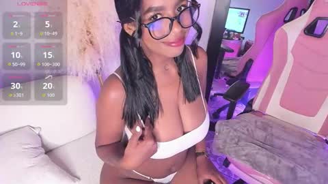 Snapshot of issabella_grey chatting on 4, 10, 2025 Isa Goddes online show from 4, 10, 2025