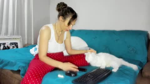 Issabelle online show from 15, 2, 2025