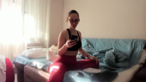 Issabelle online show from 26, 2, 2025