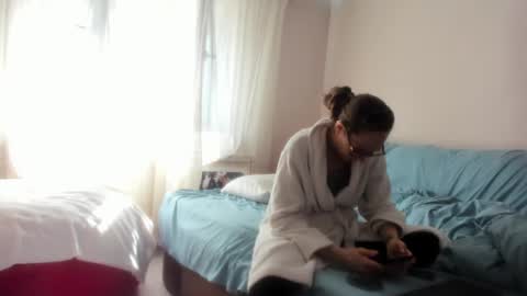 Issabelle online show from 6, 3, 2025