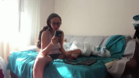 Issabelle online show from 14, 9, 2025