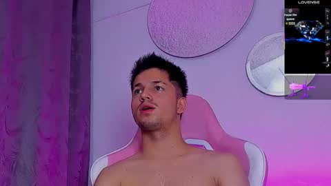 Snapshot of issac_james chatting on 7, 3, 2025 Issac online show from 7, 3, 2025