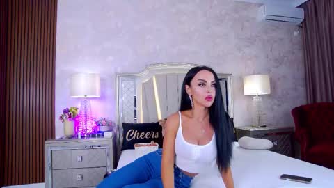 Issadorra online show from 28, 9, 2025