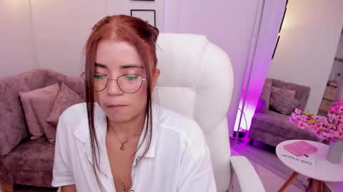 issi_loren online show from 24, 10, 2025