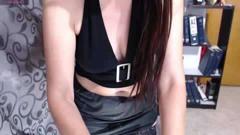 Issy online show from 15, 4, 2026