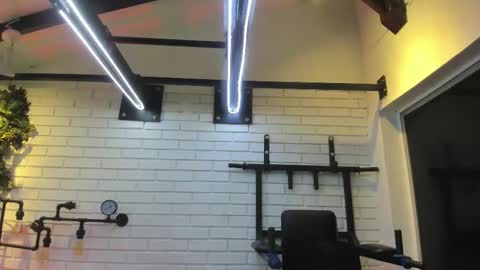 Italo Moore online show from 4, 11, 2025