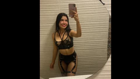 Snapshot of its_lola chatting on 8, 1, 2025 online show from 8, 1, 2025