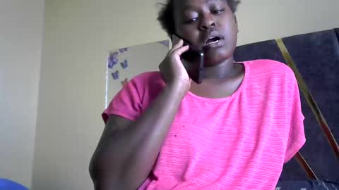 Snapshot of its_sweet chatting on 2, 3, 2025 BigAss horny online show from 2, 3, 2025