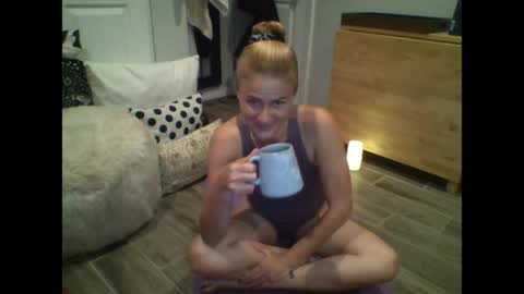 Snapshot of itsmekrissy chatting on 17, 5, 2026 itsmekrissy online show from 17, 5, 2026