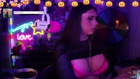Nicki Foxx online show from 21, 10, 2025