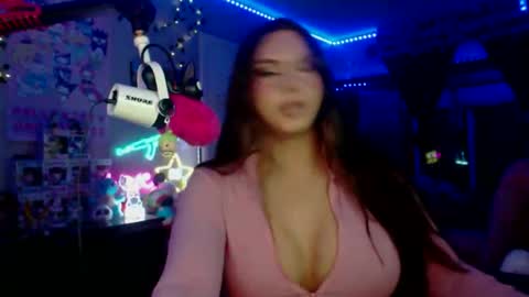 Nicki Foxx online show from 7, 11, 2025