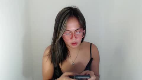 itsurgil_kloeh online show from 17, 11, 2025