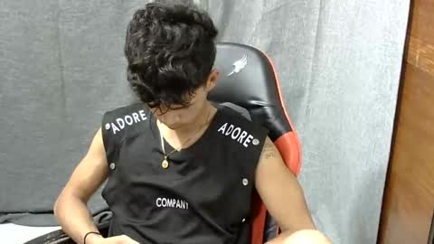 Snapshot of itzme_john chatting on 23, 4, 2026 itzme_john online show from 23, 4, 2026