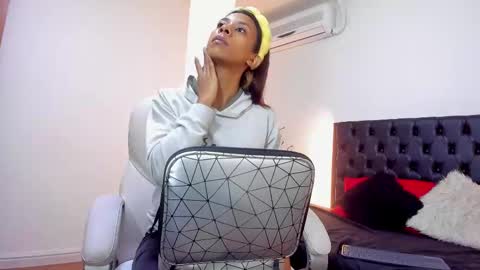 Snapshot of ivi_lopez chatting on 9, 9, 2025 Ivi online show from 9, 9, 2025