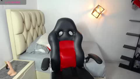 Snapshot of ivonneclain1 chatting on 15, 12, 2025 IVONNE online show from 15, 12, 2025