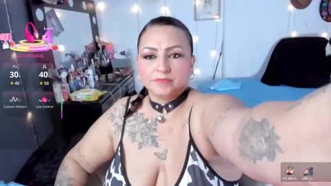 Snapshot of ivonnee17_ chatting on 4, 11, 2025 Ivonne online show from 4, 11, 2025