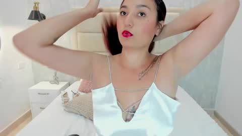 Snapshot of ivy_joness chatting on 15, 12, 2025 IVY online show from 15, 12, 2025