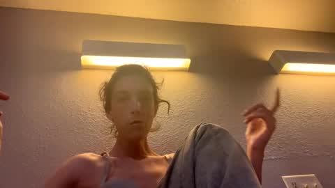 Snapshot of ivy_rose90 chatting on 1, 8, 2026 ivy_rose90 online show from 1, 8, 2026