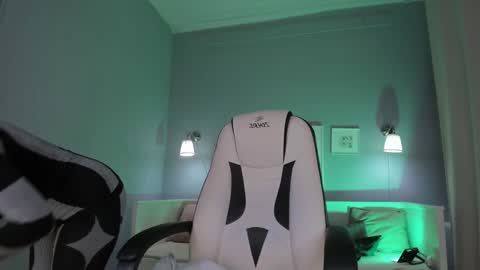Snapshot of ivyhoney chatting on 7, 12, 2024 IVY - Follow me 3 online show from 7, 12, 2024