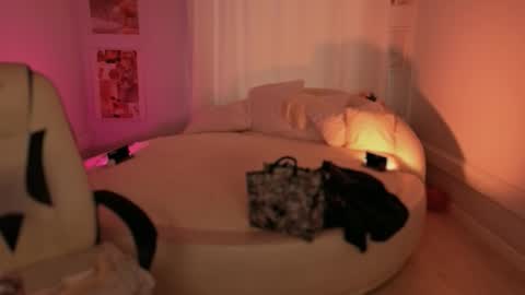 Snapshot of ivyhoney chatting on 19, 10, 2025 IVY - Follow me 3 online show from 19, 10, 2025