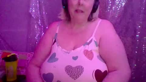 Snapshot of ivyjane3522 chatting on 24, 5, 2026 ivyjane3522 online show from 24, 5, 2026