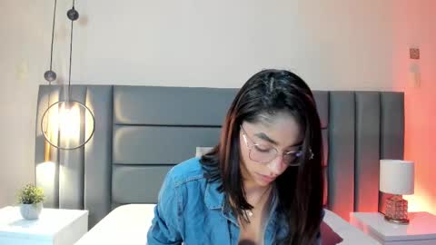 IvyJhonss online show from 12, 9, 2025