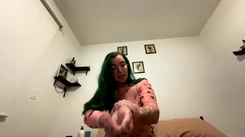 Snapshot of ivyriot95 chatting on 22, 10, 2025 Ivy Riot online show from 22, 10, 2025