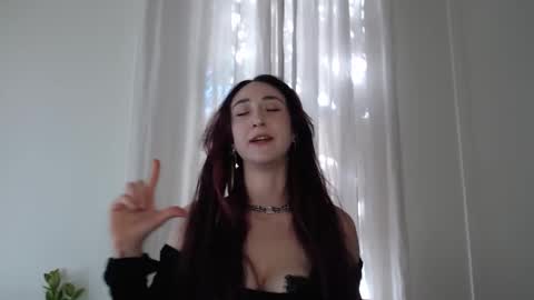 Ivy Rosie online show from 11, 11, 2025