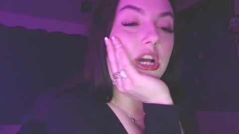 Snapshot of ivyy_sinss chatting on 8, 5, 2026 Amiee online show from 8, 5, 2026