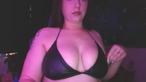 Snapshot of ivyy_sinss chatting on 7, 6, 2026 Amiee online show from 7, 6, 2026