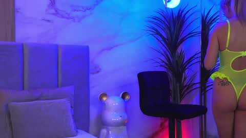 izabelle_02 online show from 5, 4, 2026