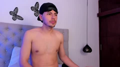 Snapshot of izack_01 chatting on 16, 4, 2026 izack_01 online show from 16, 4, 2026