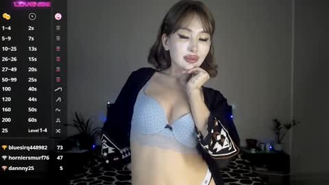 Iza Lim online show from 4, 2, 2025