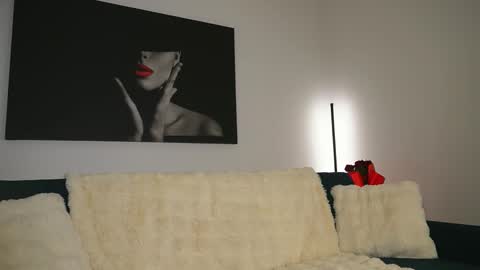 izy bellee online show from 19, 2, 2026