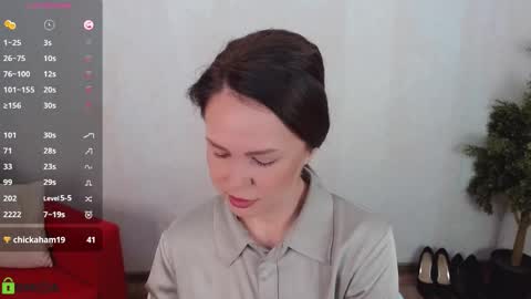 Queen of nylon  Victoria online show from 17, 10, 2025