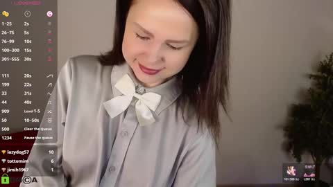 Queen of nylon  Victoria online show from 5, 3, 2026