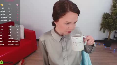 Snapshot of izzy_cam chatting on 3, 5, 2026 Queen of nylon Victoria online show from 3, 5, 2026