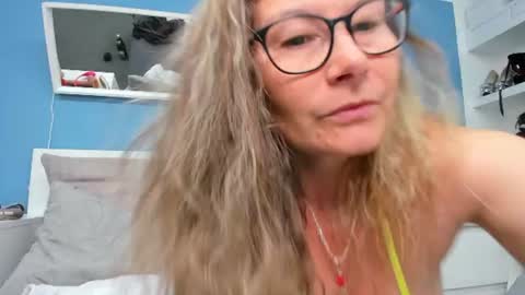 Snapshot of izzymendosa chatting on 29, 6, 2026 Izzy Mendosa online show from 29, 6, 2026