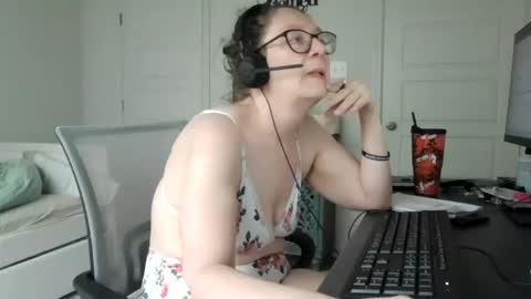 izzynoela online show from 22, 9, 2025