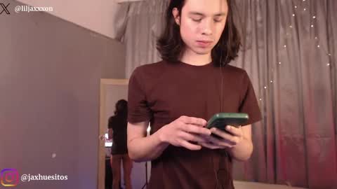 Snapshot of j_a_x_x_x_o_n chatting on 1, 5, 2026 Hey im Jaxxxon check my info online show from 1, 5, 2026