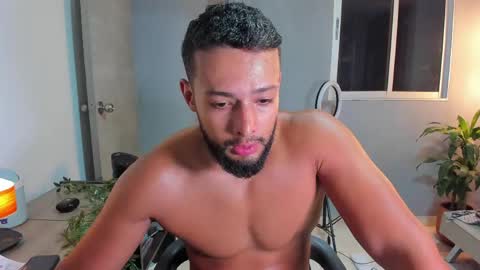 Calix  Independient model Insta and twt Calixsnake online show from 12, 4, 2026