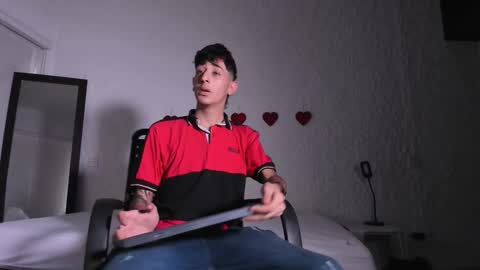 Snapshot of j_martony chatting on 19, 9, 2025 j_martony online show from 19, 9, 2025